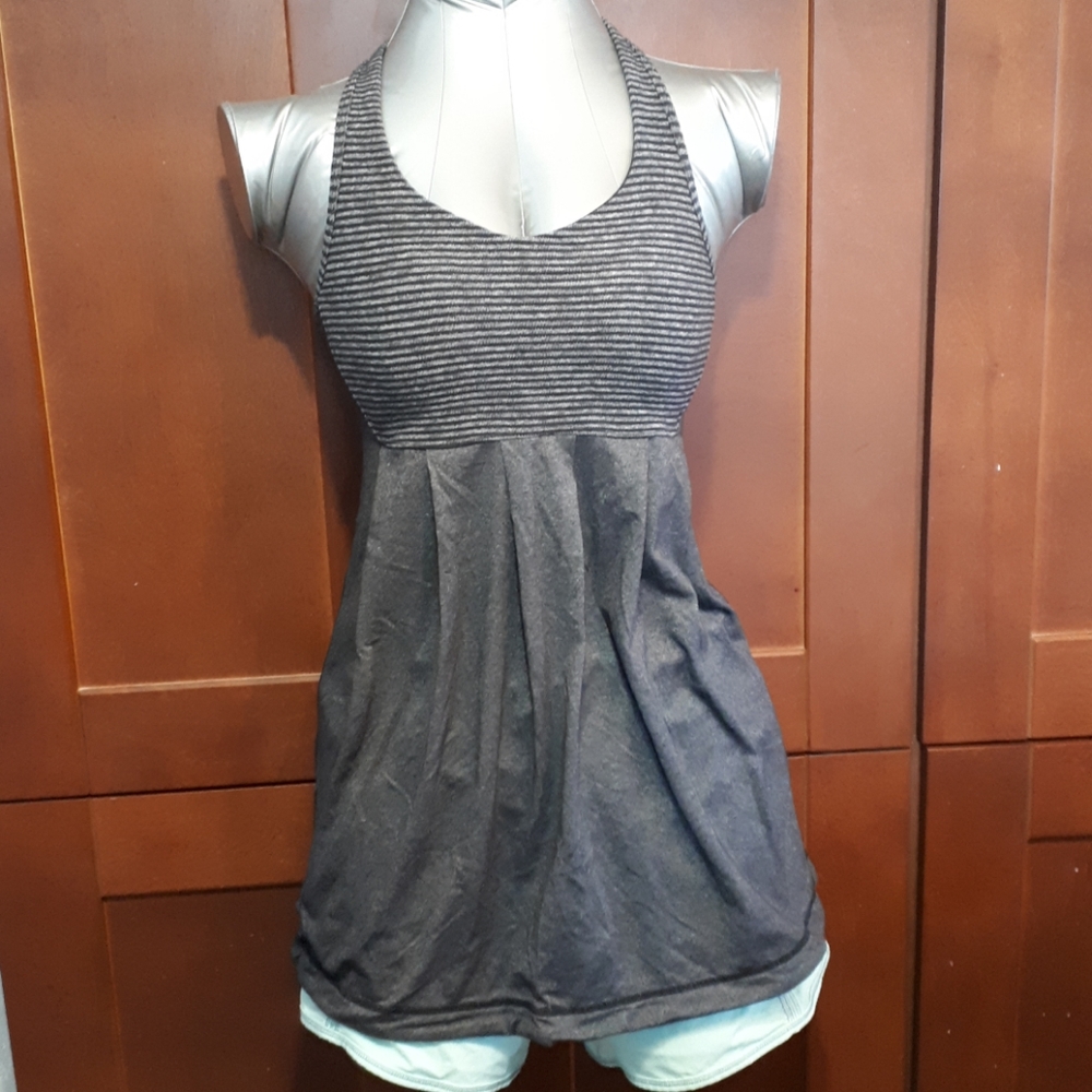 SALE!! Lululemon power technique tank size 6 belly hider